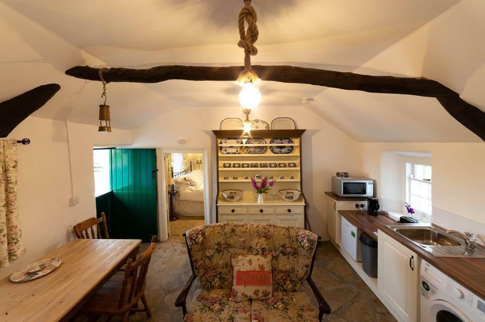 Cissy'S Cottage - Traditional Thatched Cottage, Near To Beach Aghanloo المظهر الخارجي الصورة