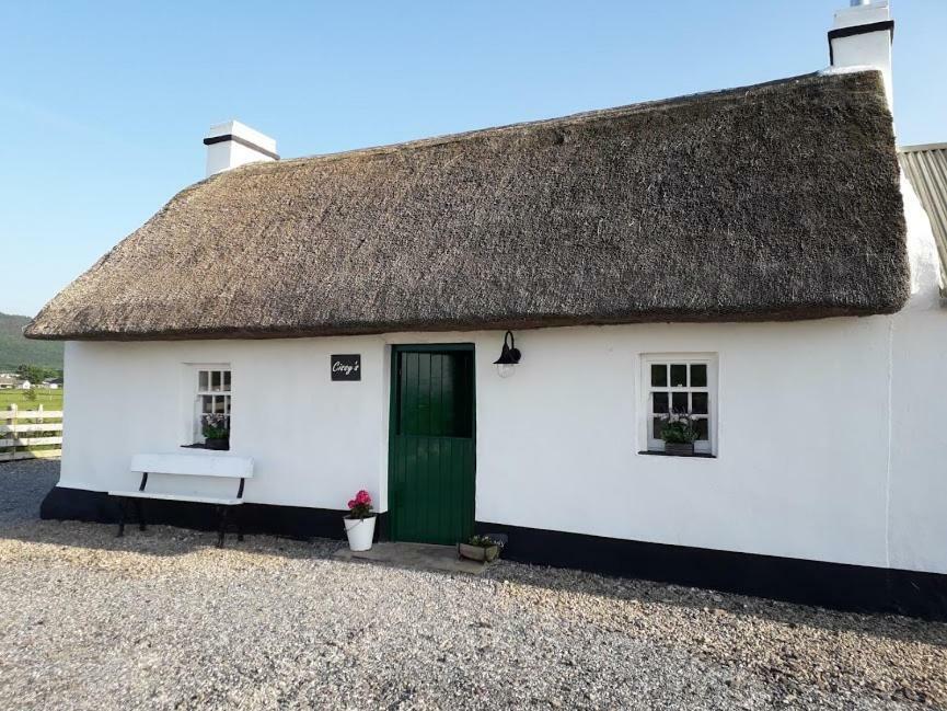Cissy'S Cottage - Traditional Thatched Cottage, Near To Beach Aghanloo المظهر الخارجي الصورة
